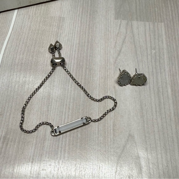 Kendra Scott Silver and Gray Chain Link Bracelet Bundle with earrings. - Picture 1 of 2